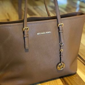 Michael kors large size tote